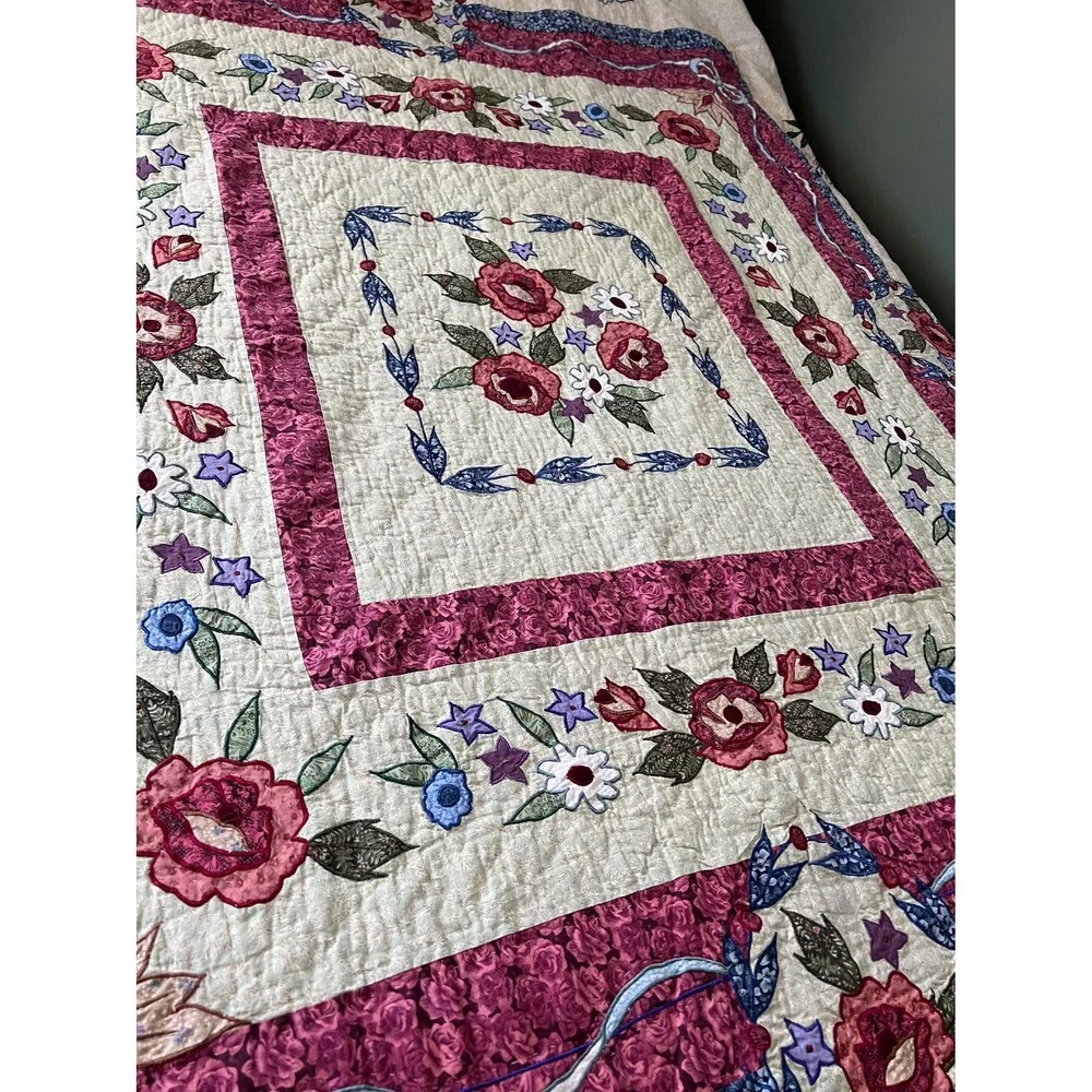 Beautifully Appliqued King Quilt